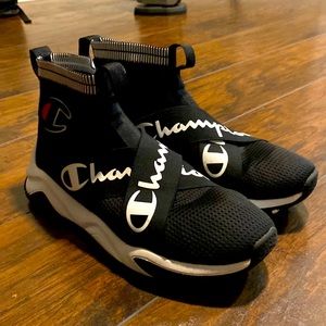 Black & White colored Champions Men’s legend shoes, in great condition